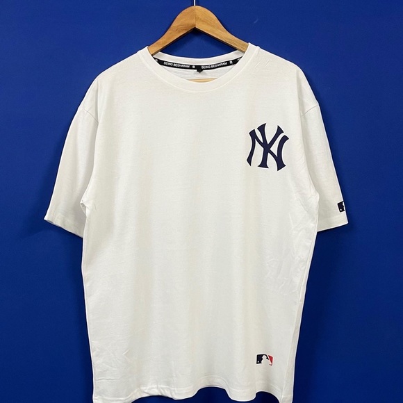 New York Yankees  Oversize Crew neck Graphic T-shirt for men’s & Women’s - Picture 2 of 7